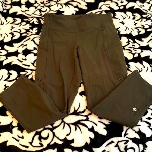 Lululemon crop size 6 Olive green yoga pant